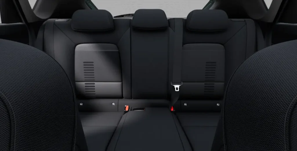 Hyundai-Bayon-1.0-TGDI-74kW-100CV-48V-Tecno-DCT-interior-trasera.webp