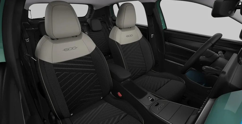 Fiat-600-ICON-MHEV-1.2-110CV-DDCT-AUTOMATICO-interior-trasera-1.webp
